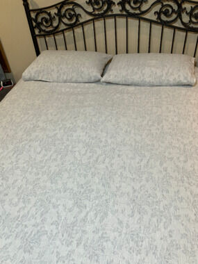 MOSS & WILLOW FULL/QUEEN COMFORTER & PILLOW SHAMS, GRAY & WHITE, SOFT & WARM